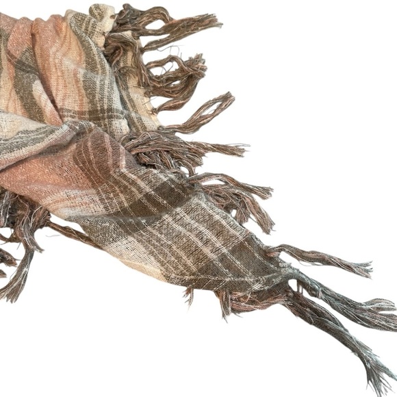 Altar'd State Triangle Shape Oversized Pink White Gray Fringed Scarf Wrap - Picture 7 of 11